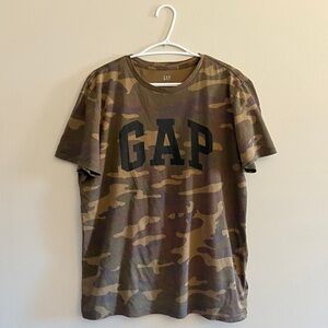 GAP Classic Logo Camouflage Cotton T-Shirt – Size Medium GUC